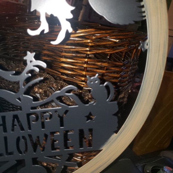 HALLOWEEN METAL ROUND SILOUETTE DECOR NWT - Picture 2 of 7